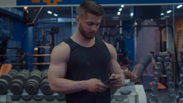 Athlete during the break - Кадры, видео