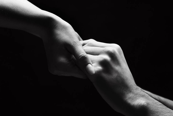 Ostříhané teplé ženy dlaně na ruce - Fotografie, Obrázek