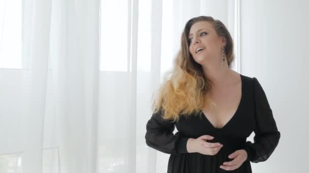 Plus size model in front of white curtains - Footage, Video