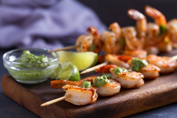 Cilantro lime grilled shrimps. Shrimps on skewers with garlic butter sauce - Fotoğraf, Görsel
