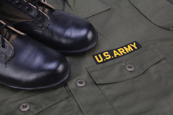 U.S. Army olive green uniform with boots - Foto, Imagen