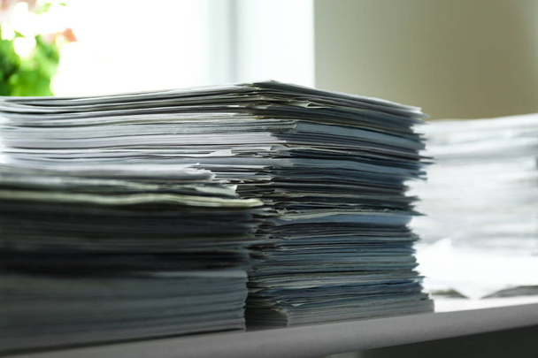 Stacks of documents on desk in office - Foto, afbeelding