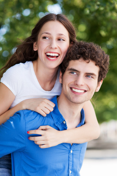 Happy young couple - Foto, afbeelding