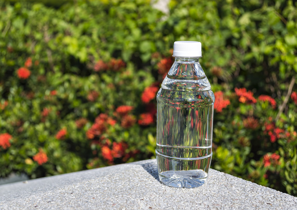 Бутылка минеральной воды
 - Фото, изображение