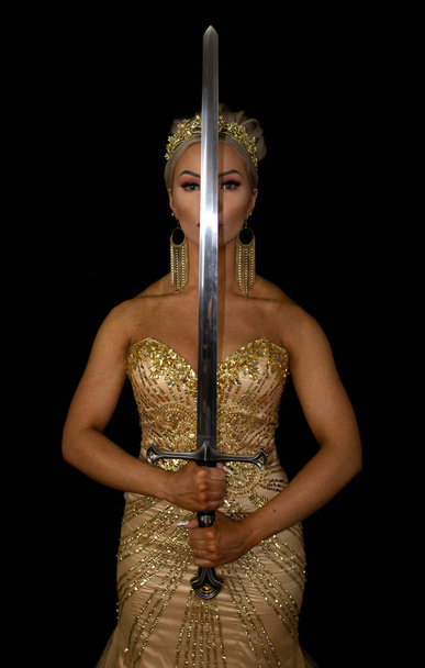 Arany istennő királyné fekete háttér - Fotó, kép