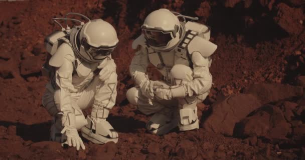 Astronauten sammeln Gesteinsproben auf dem Mars - Filmmaterial, Video