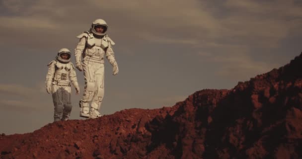 zwei Astronauten auf dem Mars - Filmmaterial, Video