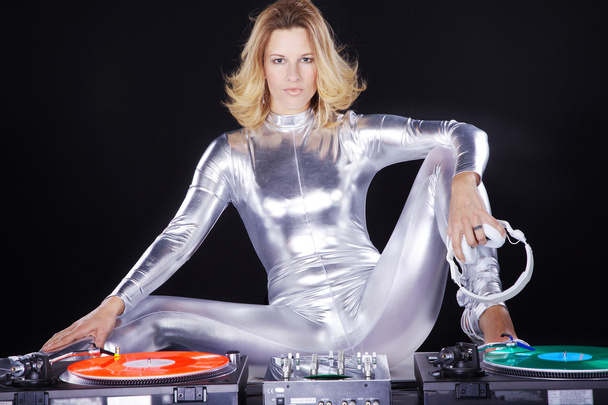 Frau mit DJ-Ausrüstung - Foto, Bild