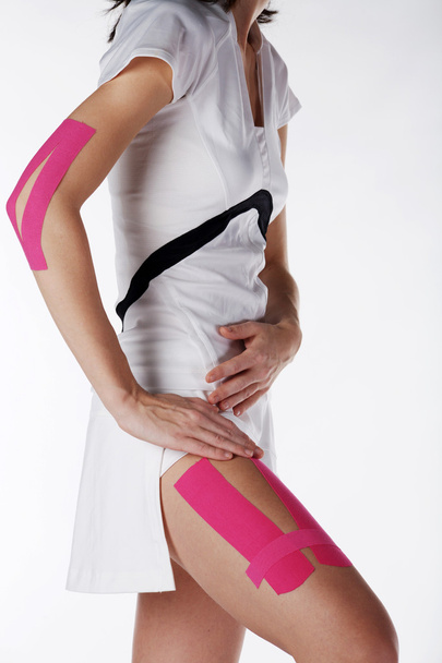 ženské tělo s kinesio pásky - Fotografie, Obrázek