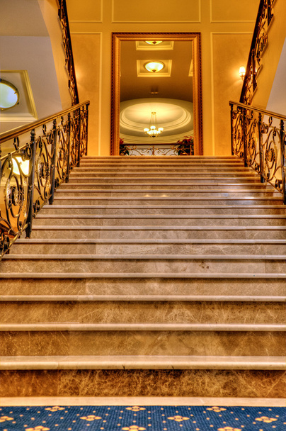 Escalier dans la maison moderne
 - Photo, image