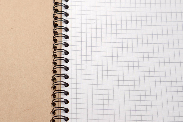 Notebook met geblokte vellen. Bovenaanzicht. Close-up - Foto, afbeelding
