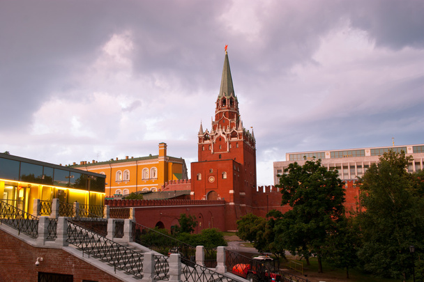 Kremlin ante la lluvia
 - Foto, imagen