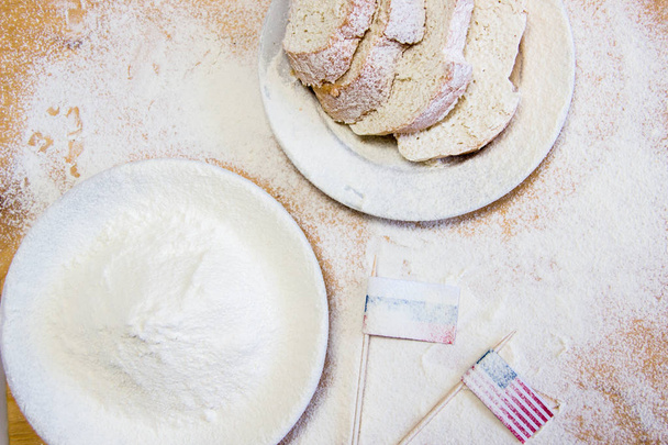 Unlu masada ekmek - Fotoğraf, Görsel