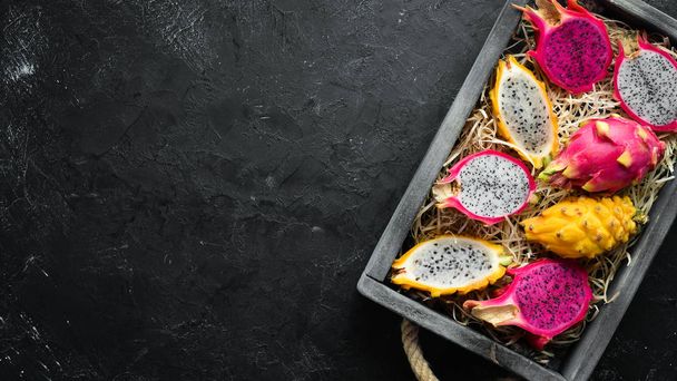 Dragon Fruit in Wooden Box. Pitahaya Tropical Fruits. Top view. Free space for text. - Foto, Bild
