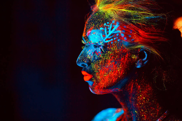 Portrait of a girl painted in fluorescent powder. - Fotografie, Obrázek