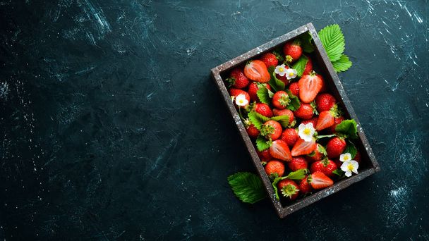 Fresh strawberries in a wooden box. Berries Top view. Free space for your text. - Foto, Bild