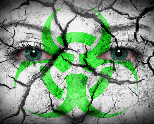 Biohazard symbool geschilderd op gezicht - Foto, afbeelding