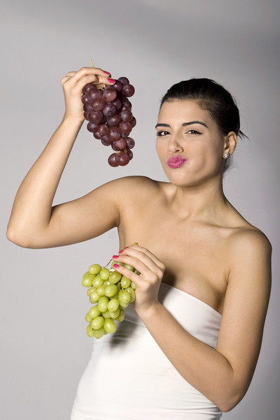 Woman with mix of grapes - Fotoğraf, Görsel