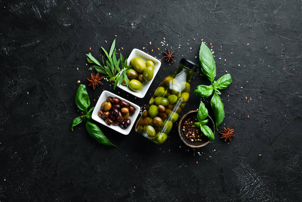 Olives in a jar, olive oil. Top view. Free space for your text. - Fotografie, Obrázek
