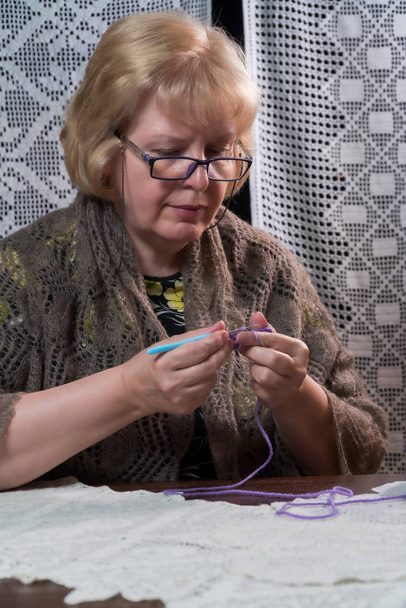 Femmes crochets serviettes décoratives, châles et écharpes
 - Photo, image