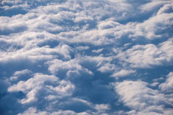 Nad načechrané mraky na obloze - Fotografie, Obrázek