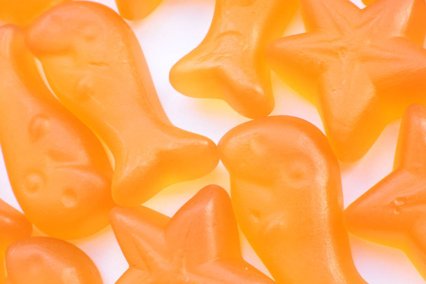 Naranja pescado y estrellas bebé vitaminas macro ver brillante fondo de los niños deliciosas mermeladas saludables
 - Foto, imagen