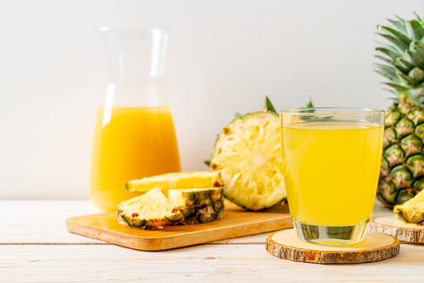fresh pineapple juice - Фото, изображение
