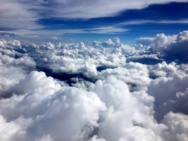 Nuvens aérea tiro céu azul
 - Foto, Imagem