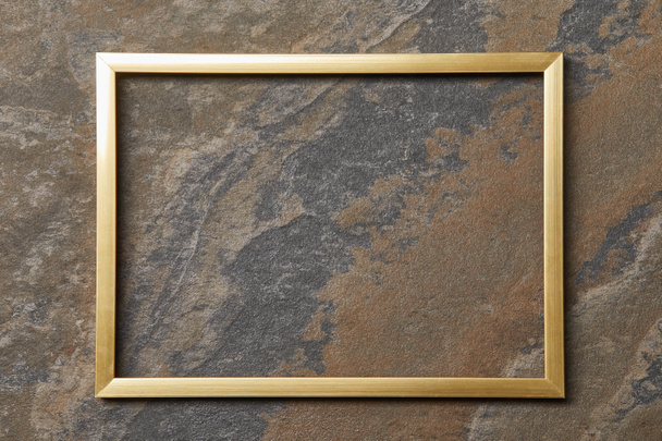 marco dorado vacío sobre fondo de piedra con espacio de copia
 - Foto, Imagen