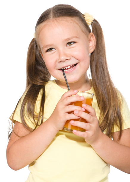 Little girl is drinking carrot juice - Фото, зображення