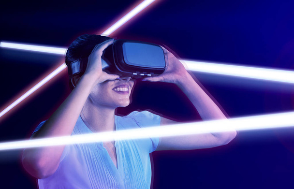 Female use virtual reality headset against gradient - Foto, imagen