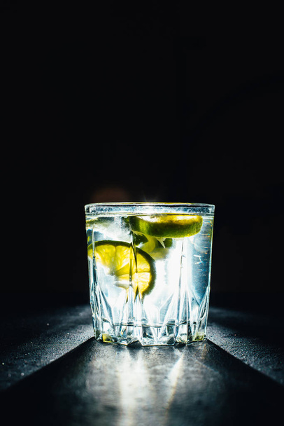 ice cold cocktail with lime on a black background - Foto, immagini
