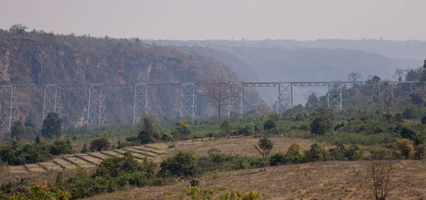 Viaduc Goteik à Nawnghkio, Myanmar
 - Photo, image