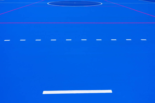 Fundo azul intenso, do chão de uma quadra de basquete para
 - Foto, Imagem