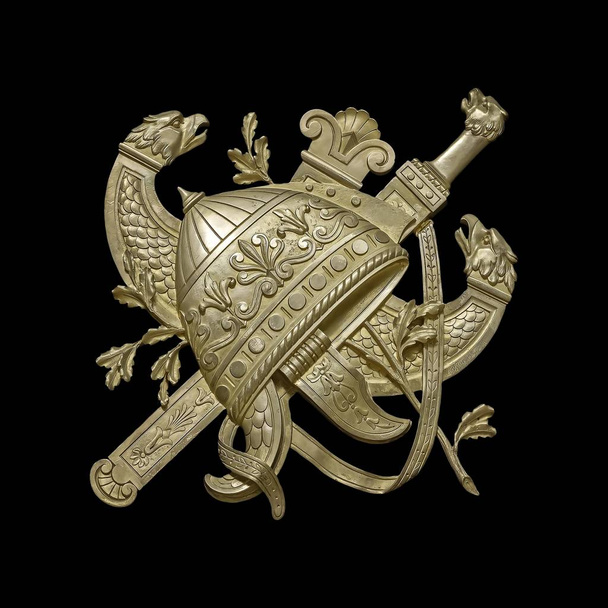 Золотой декоративный элемент интерьера с изображением шлема из древнегреческого мифа. Элемент изолирован на черном фоне
 - Фото, изображение