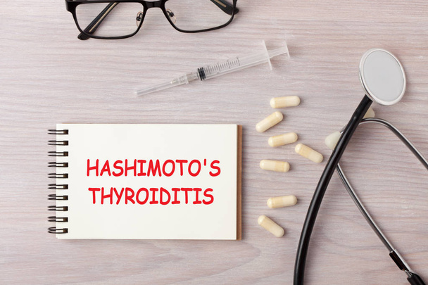 Doença de Tireoidite de Hashimoto
  - Foto, Imagem