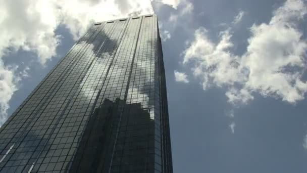 Caducidad del rascacielos
 - Metraje, vídeo