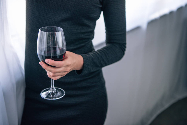 Cropped view of upset woman with wine glass at home - Foto, Bild