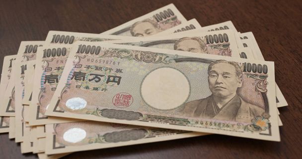 日本円紙幣の積み重ね - 写真・画像