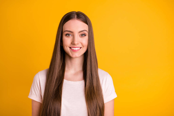 Portrait nice stunning youngster youth happy fun funny funky lovely work worker freelancer job ready have free time weekend she glad her light-colored fashionable outfit isolated vibrant background - Φωτογραφία, εικόνα