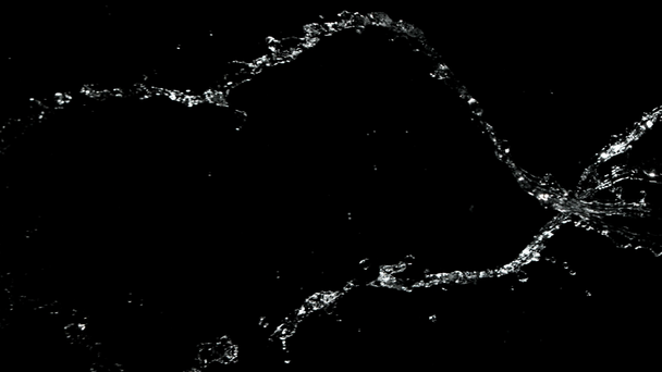 Super Zeitlupe von plätscherndem Wasser isoliert auf schwarzem Hintergrund. Gefilmt mit einer Hochgeschwindigkeitskamera, 1000 fps. - Filmmaterial, Video