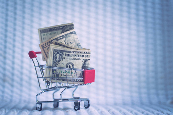 Shopping cart with dollar banknote USD retro color effected - Foto, Bild