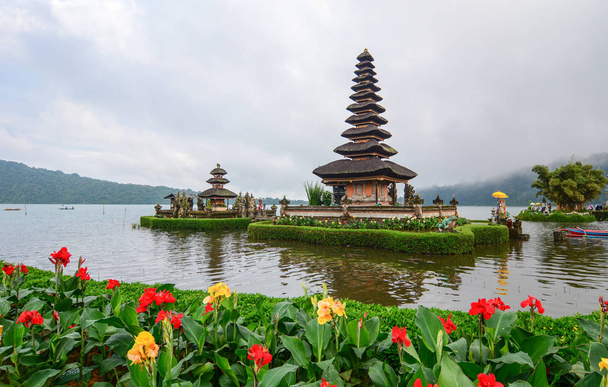 pura ulun danu tempel in bali, indonesien - Foto, Bild