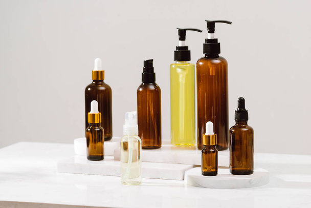 Wellness-Set. Shampoo, Seifenblase und Flüssigkeit. Duschgel. Aromatherapie Salz - Foto, Bild