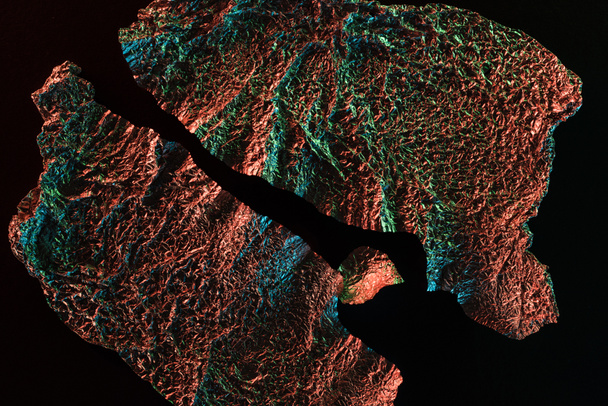 vista superior da folha texturizada ragged com reflexão de iluminação colorida na escuridão isolada no preto
 - Foto, Imagem
