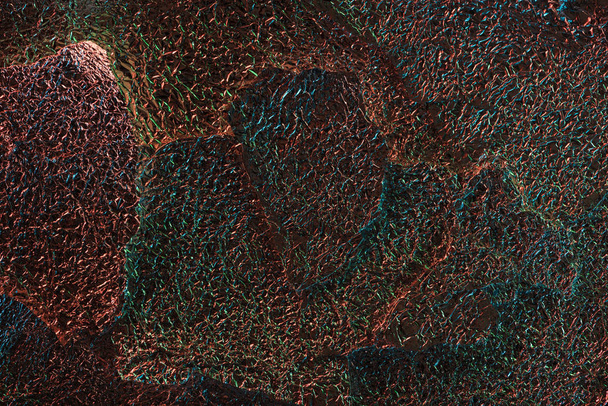 αφηρημένο φόντο γυαλιστερά κομμάτια από αλουμινόχαρτο με πολύχρωμο φωτισμό - Φωτογραφία, εικόνα