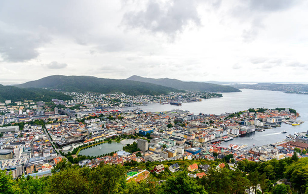 Panorama uitzicht op stad, haven, haven van bergen, Noorwegen. - Foto, afbeelding