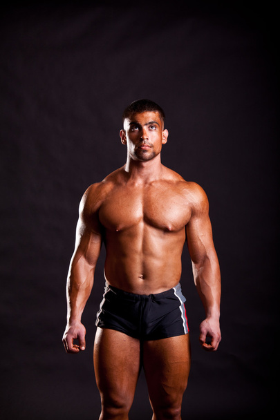 young bodybuilder posing - Фото, зображення