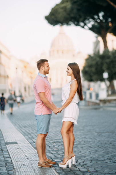 Happy couple at dawn strolling in Italy. Morning summer photo shoot in Rome.  - Foto, immagini