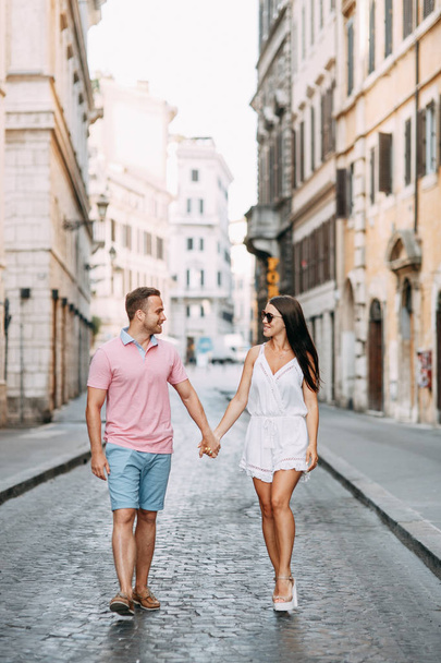 Happy couple at dawn strolling in Italy. Morning summer photo shoot in Rome.  - Foto, immagini